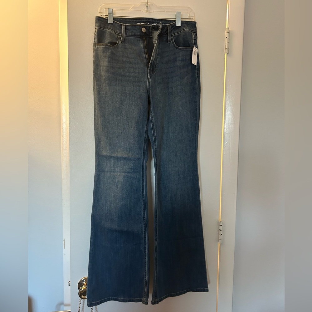 NWT! Old Navy, High Rise Wow Flare Jeans, size 8
